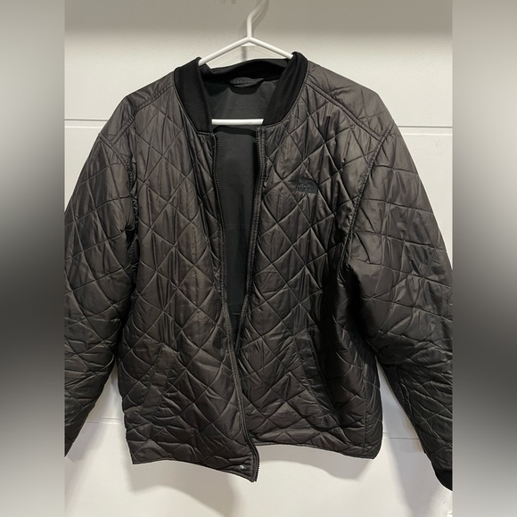 Men’s The North Face Lightweight Insulated Jacket - Picture 2 of 4